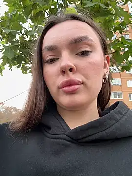 Snapshot of JenniferLouns chatting on 12, 11, 2025 JenniferLouns online show from 12, 11, 2025