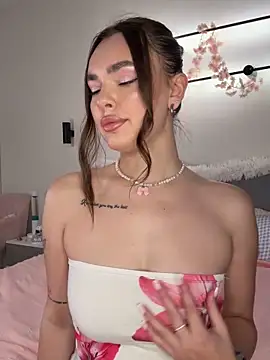 Snapshot of JenniferLouns chatting on 14, 11, 2025 JenniferLouns online show from 14, 11, 2025