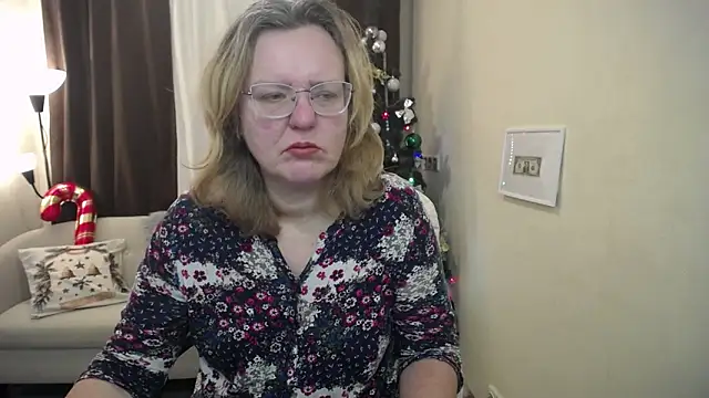 Snapshot of VestaWoody chatting on 5, 12, 2025 VestaWoody online show from 5, 12, 2025