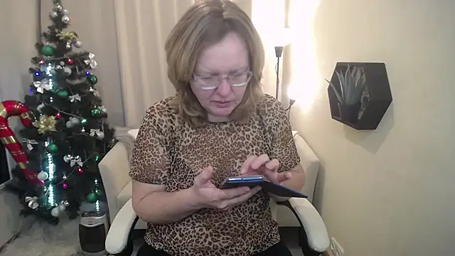 Snapshot of VestaWoody chatting on 21, 12, 2025 VestaWoody online show from 21, 12, 2025