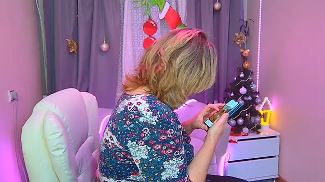 Snapshot of VestaWoody chatting on 5, 1, 2026 VestaWoody online show from 5, 1, 2026