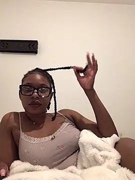 Snapshot of CurvyGoddessXxx chatting on 3, 10, 2025 CurvyGoddessXxx online show from 3, 10, 2025