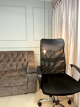 Snapshot of Rose_monroee chatting on 17, 11, 2025 Rose monroee online show from 17, 11, 2025