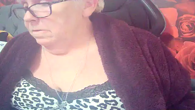 Playful MILF Demi online show from 27, 2, 2026