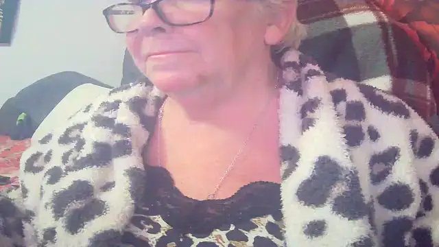 Playful MILF Demi online show from 28, 4, 2026