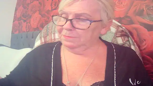 Playful MILF Demi online show from 4, 5, 2026