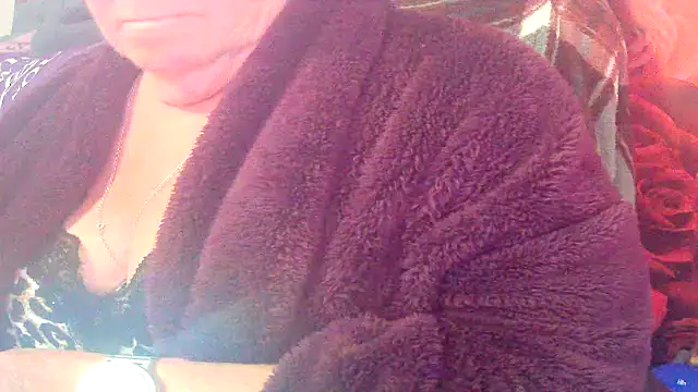 Playful MILF Demi online show from 10, 5, 2026
