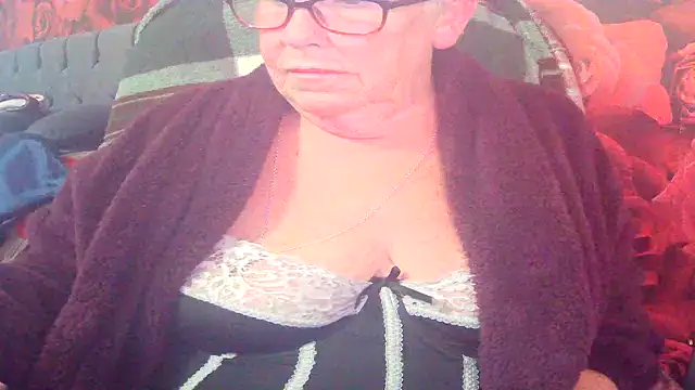 Playful MILF Demi online show from 15, 6, 2026