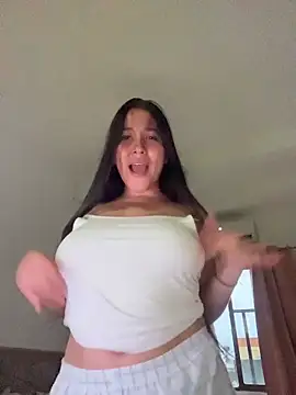 Snapshot of Nhefertary chatting on 5, 4, 2026 Nhefertary online show from 5, 4, 2026