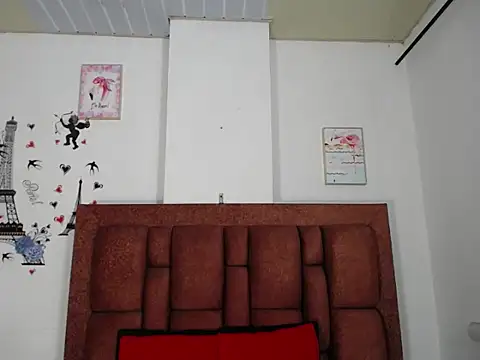 Snapshot of vauroraper chatting on 12, 11, 2025 vauroraper online show from 12, 11, 2025