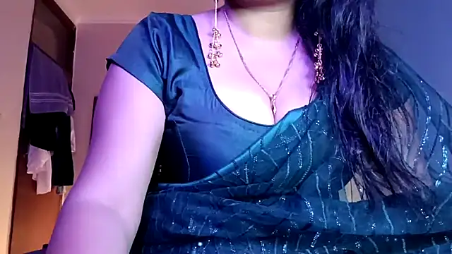 horny milf couple online show from 28, 5, 2026