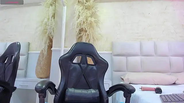 ScarletEvanss  online show from 18, 5, 2026
