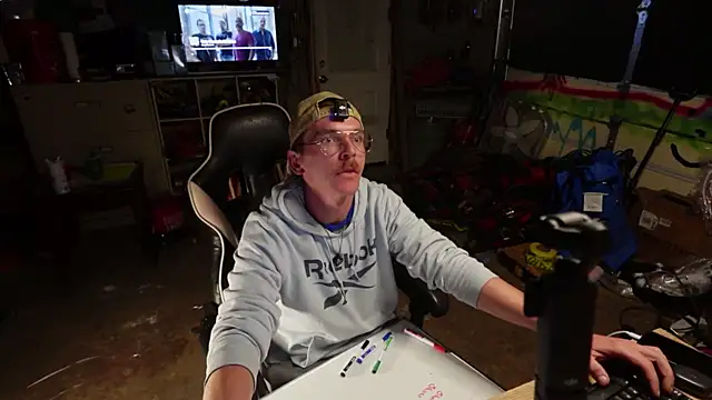 AverageMaleJay online show from 4, 11, 2025