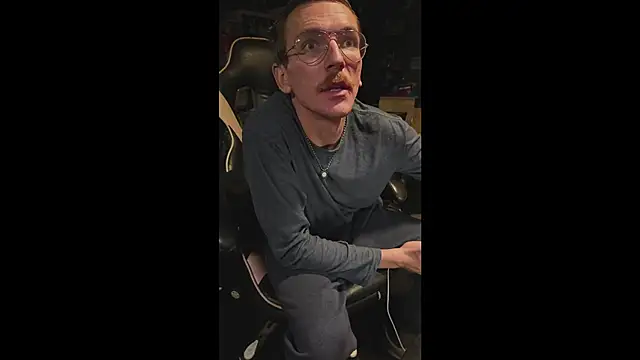 AverageMaleJay online show from 9, 11, 2025