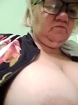 Snapshot of LusiyaGold5 chatting on 13, 10, 2025 LusiyaGold5 online show from 13, 10, 2025