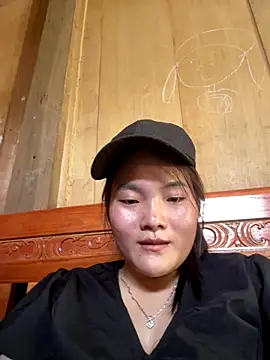 Snapshot of Beautiful-light22 chatting on 4, 10, 2025 Beautiful-light22 online show from 4, 10, 2025