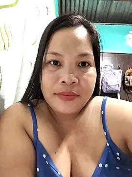 Snapshot of shyhotpinay_32 chatting on 26, 10, 2025 shyhotpinay 32 online show from 26, 10, 2025
