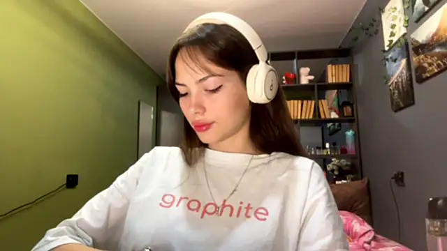 Snapshot of MysticAlisa chatting on 4, 10, 2025 MysticAlisa online show from 4, 10, 2025