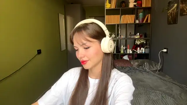 Snapshot of MysticAlisa chatting on 15, 10, 2025 MysticAlisa online show from 15, 10, 2025