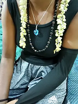 Snapshot of Chennai-couples chatting on 13, 10, 2025 Chennai-couples online show from 13, 10, 2025