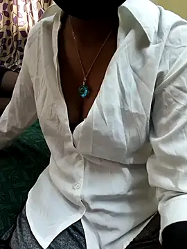 Snapshot of Chennai-couples chatting on 14, 10, 2025 Chennai-couples online show from 14, 10, 2025