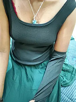 Snapshot of Chennai-couples chatting on 28, 10, 2025 Chennai-couples online show from 28, 10, 2025