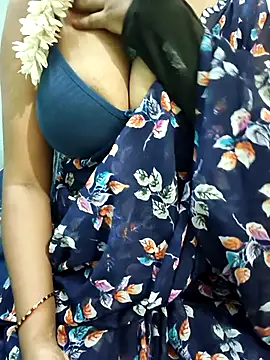Snapshot of Chennai-couples chatting on 15, 7, 2026 Chennai-couples online show from 15, 7, 2026