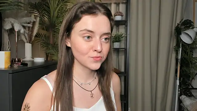 ThelmaJusto online show from 6, 11, 2025