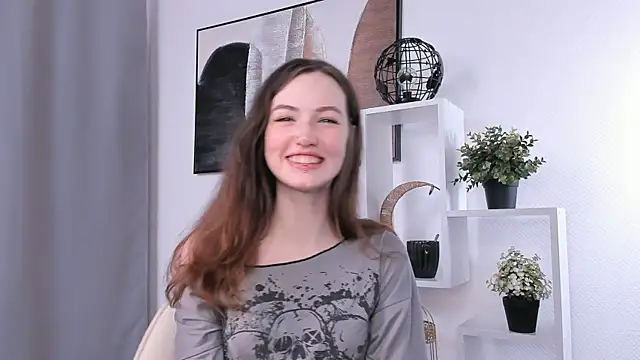 NettieHeinrichs online show from 5, 10, 2025