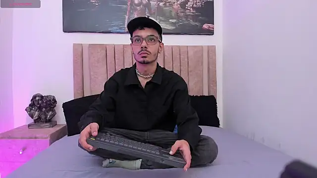 Timothe Evans online show from 30, 10, 2025