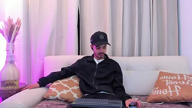 Timothe Evans online show from 1, 2, 2026