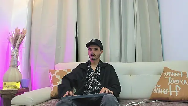 Timothe Evans online show from 4, 2, 2026