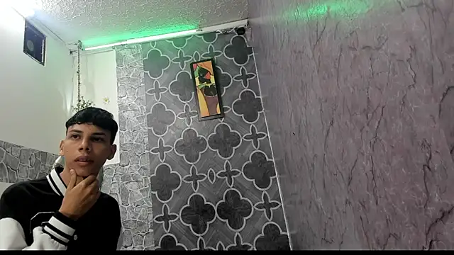 Snapshot of sexyboys_cutex18 chatting on 3, 3, 2026 sexyboys cutex18 online show from 3, 3, 2026