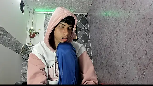 Snapshot of sexyboys_cutex18 chatting on 5, 3, 2026 sexyboys cutex18 online show from 5, 3, 2026