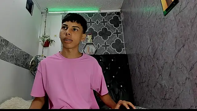 Snapshot of sexyboys_cutex18 chatting on 15, 3, 2026 sexyboys cutex18 online show from 15, 3, 2026