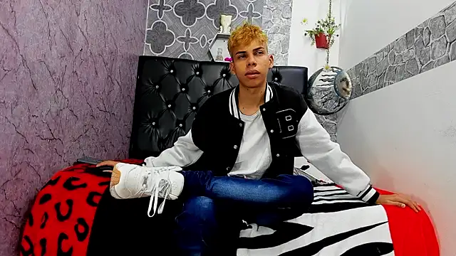 Snapshot of sexyboys_cutex18 chatting on 28, 3, 2026 sexyboys cutex18 online show from 28, 3, 2026