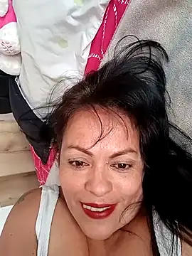 Snapshot of Lucia-Naughty chatting on 7, 10, 2025 Lucia-Naughty online show from 7, 10, 2025
