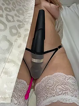 Snapshot of Aurynne chatting on 1, 3, 2026 Aurynne online show from 1, 3, 2026