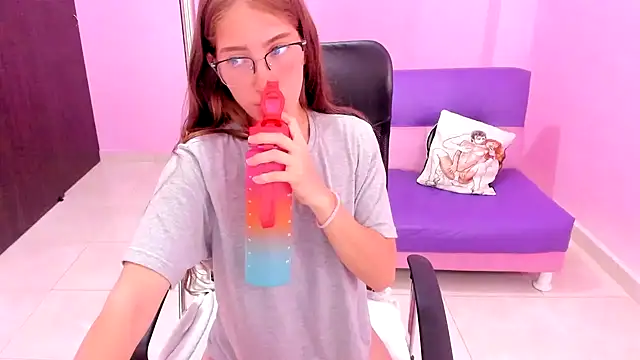 Snapshot of blondie_dirtysquirt chatting on 18, 11, 2025 blondie dirtysquirt online show from 18, 11, 2025