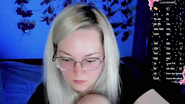 HoneyDazzle online show from 9, 11, 2025