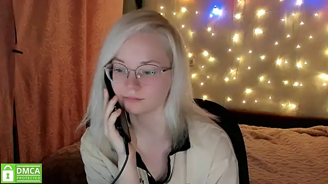 HoneyDazzle online show from 30, 11, 2025