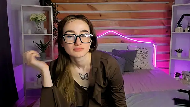 Olivia Grantt online show from 22, 11, 2025