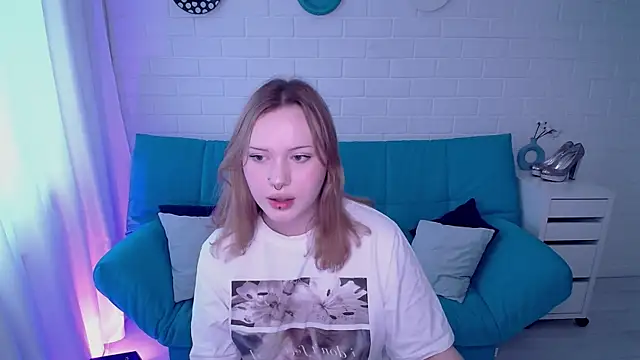 AuroraMour online show from 7, 10, 2025
