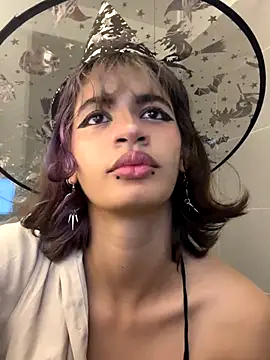 Snapshot of sukulaurens chatting on 20, 10, 2025 sukulaurens online show from 20, 10, 2025