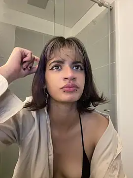 Snapshot of sukulaurens chatting on 21, 10, 2025 sukulaurens online show from 21, 10, 2025