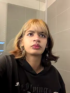 Snapshot of sukulaurens chatting on 3, 11, 2025 sukulaurens online show from 3, 11, 2025