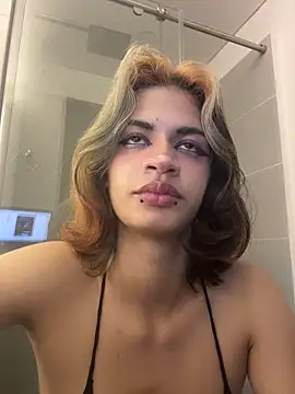 Snapshot of sukulaurens chatting on 14, 11, 2025 sukulaurens online show from 14, 11, 2025