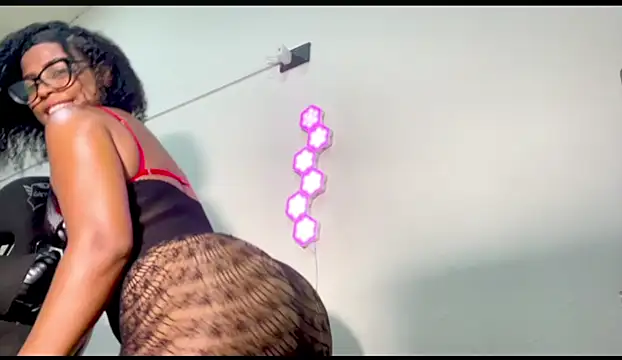 natybratz01 online show from 11, 11, 2025