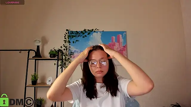 Nuura Moore online show from 23, 10, 2025