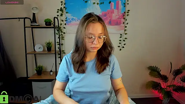 Nuura Moore online show from 14, 11, 2025